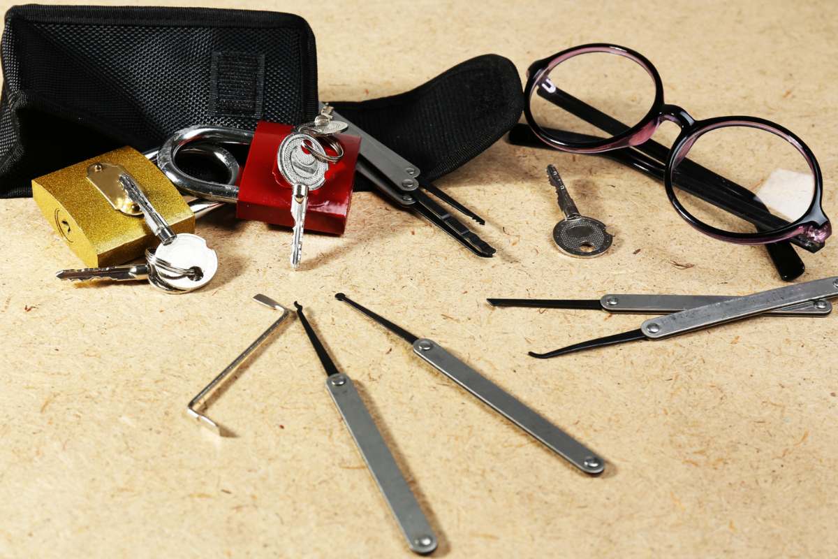 What tools are needed for lockpicking?